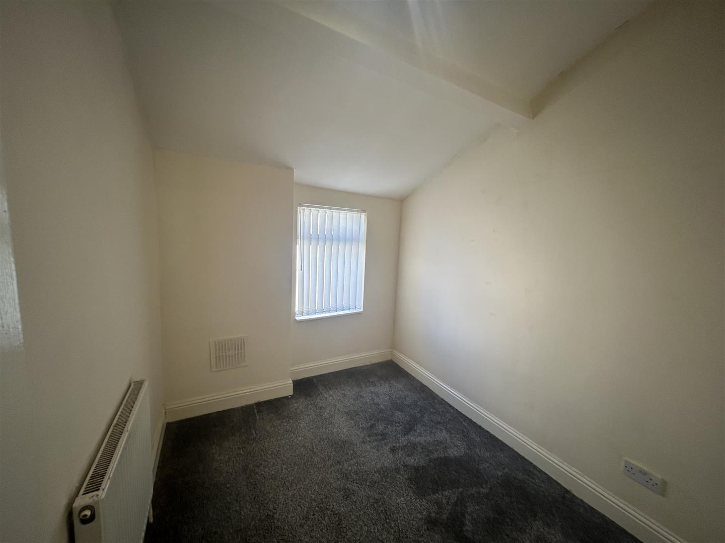 3 Bedroom House To Rent image 8